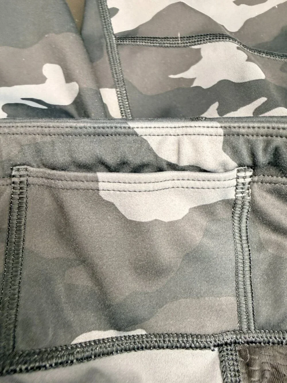 ATHLETA Women's EUC Camo Contender 7/8 Tight in Powerlift‎ #405480 | Size M